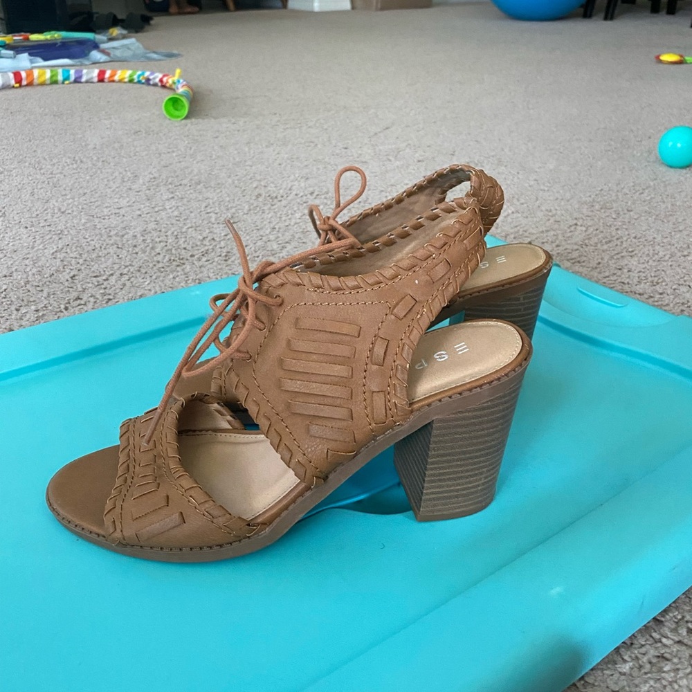 Light brown nude heels size 8.5